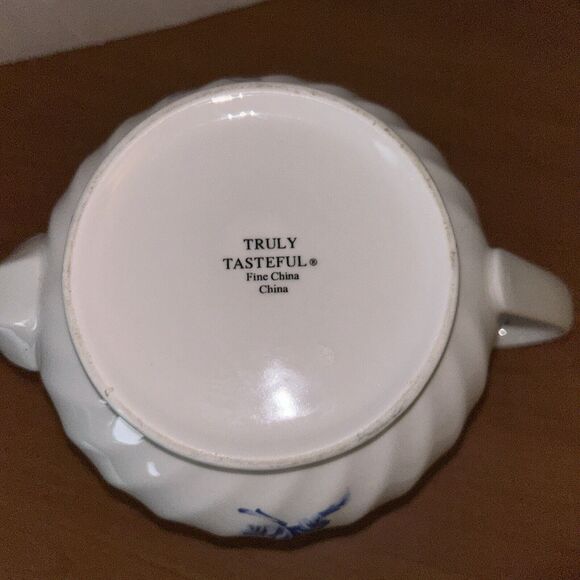 Truly Tasteful ~ Fine China ~ "ROMANTIC BLUE ROSES" ~ Teapot - Picture 8 of 8